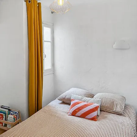 Cosy Au Calme Apartment Noves
